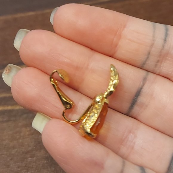 Vintage Pineapple Earrings - Picture 6 of 9